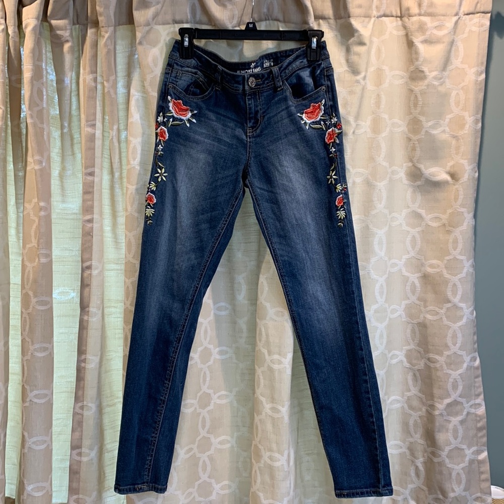 Almost Famous Roll Up Embroidered Jeans